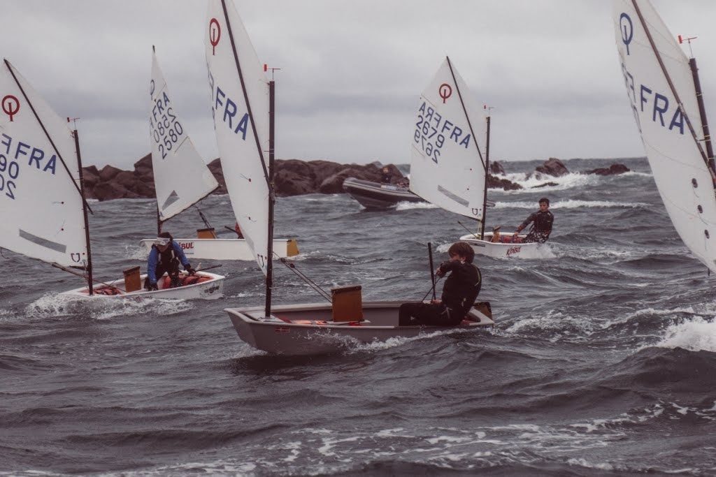 Cours de voile sportive à l'année au Club Nautique de Plouguerneau